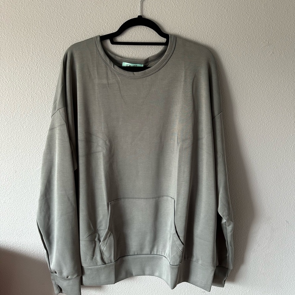 Filly Flair Women’s Light Gray Crewneck Sweater